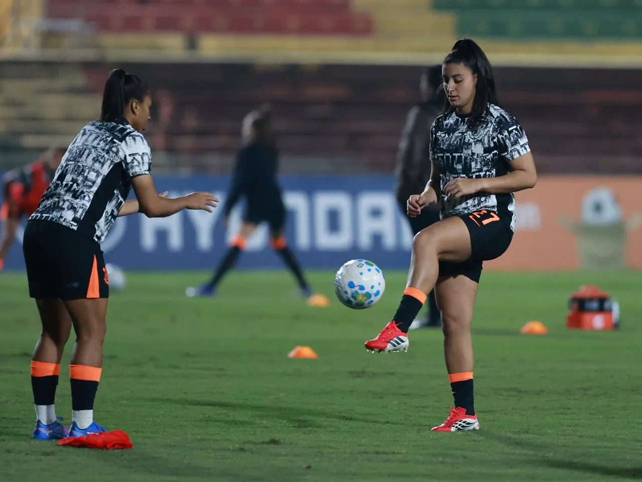 Jogadoras do Corinthians antes do jogo contra o Mixto - Foto: Rodrigo Gazzanel/Corinthians