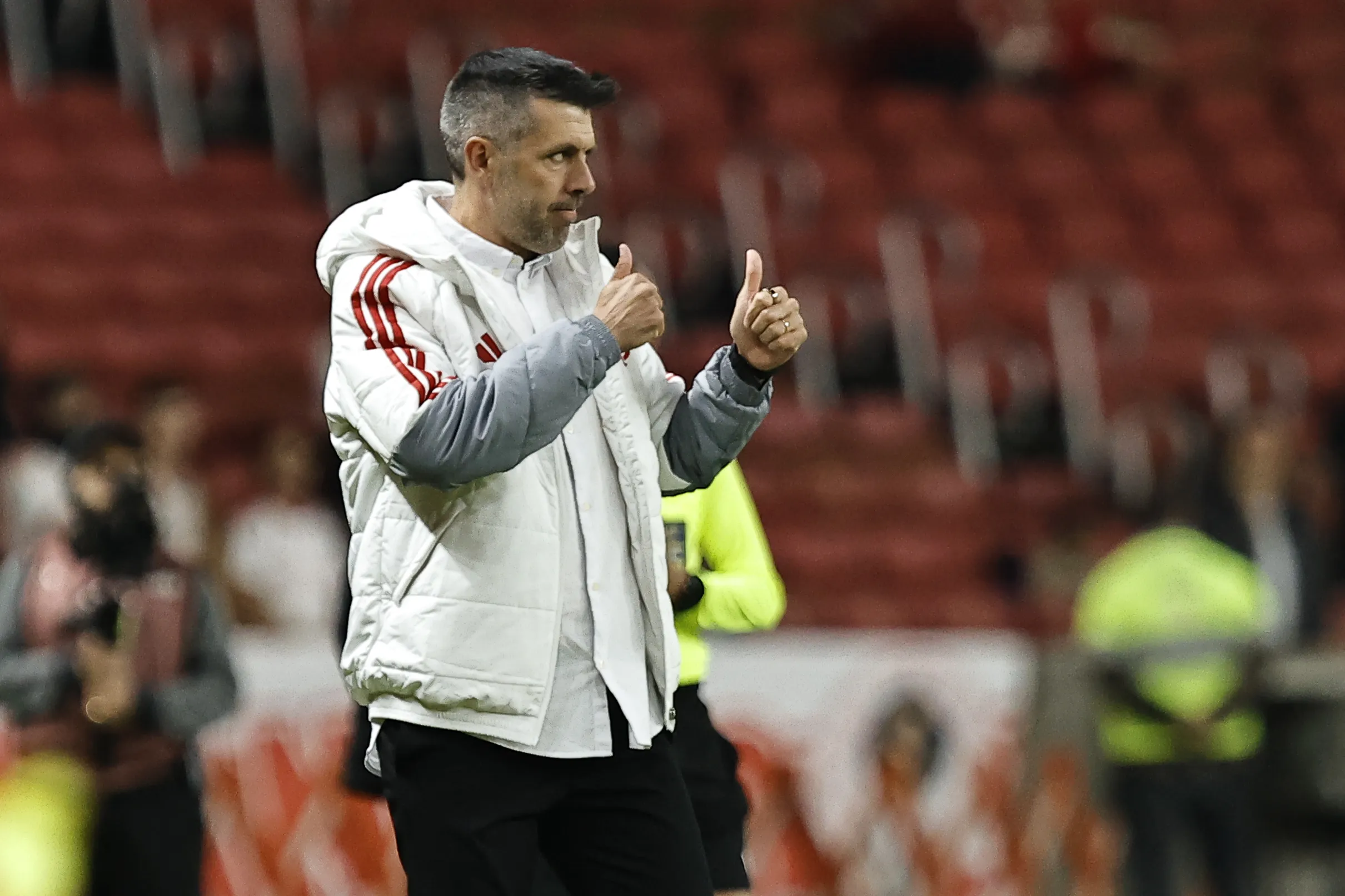 Paulo Pezzolano, técnico do Internacional, durante partida contra o Vasco – Foto: Roberto Vinicius/AGIF