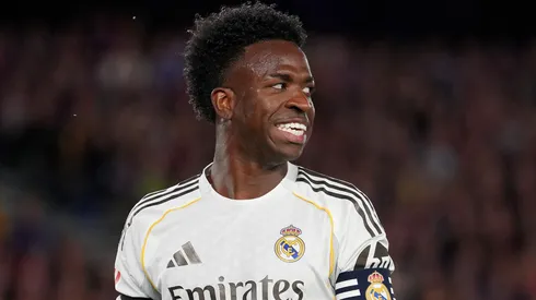 Vinicius Junior, do Real Madrid, reage durante a partida da LaLiga EA Sports entre FC Barcelona e Real Madrid CF no Spotify Camp Nou, em 10 de maio de 2026, em Barcelona, Espanha. (Foto de Alex Caparros/Getty Images)