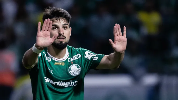 Flaco Lopez jogador do Palmeiras durante partida contra o Santos no estadio Arena Allianz Parque pelo campeonato Brasileiro A 2026.