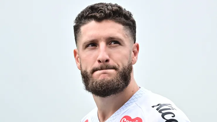 Ze Rafael jogador do Santos durante partida contra o Fortaleza no estadio Vila Belmiro pelo campeonato Brasileiro A 2025.