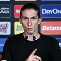 Filipe Luís é prioridade para assumir o Bayer Leverkusen
