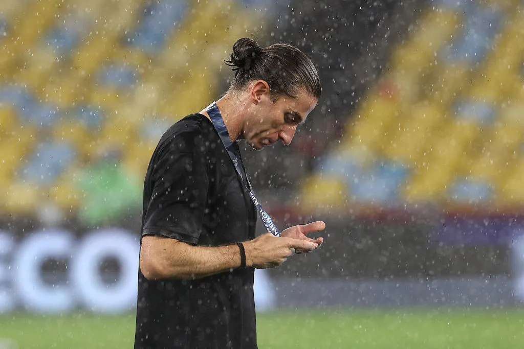 Filipe Luís reage após receber a medalha de vice-campeão da Recopa pelo Flamengo, no Maracanã. (Photo by Wagner Meier/Getty Images)