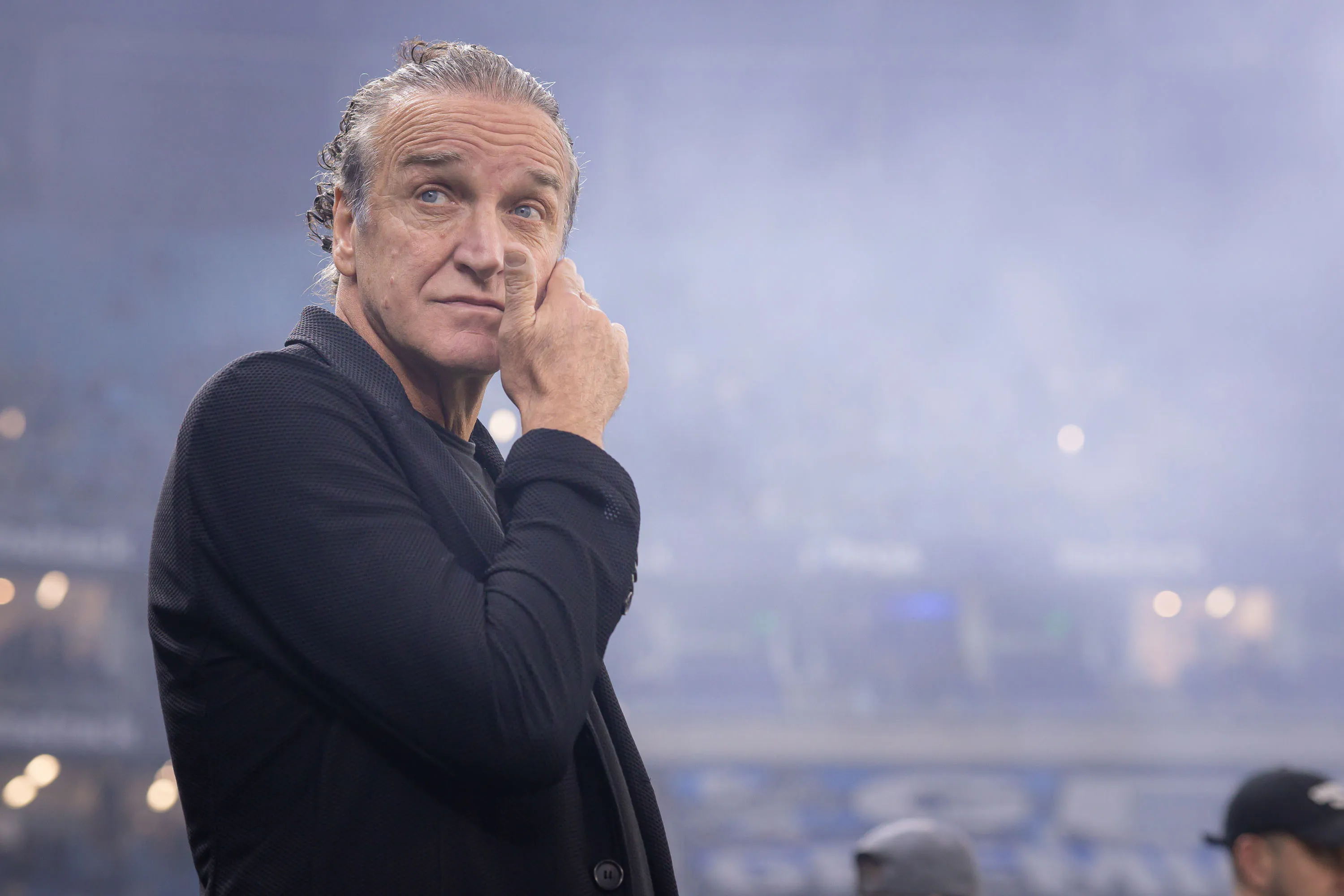Cuca tecnico do Santos durante partida contra o Gremio no estadio Arena do Gremio pelo campeonato Brasileiro A 2026. Foto: Maxi Franzoi/AGIF