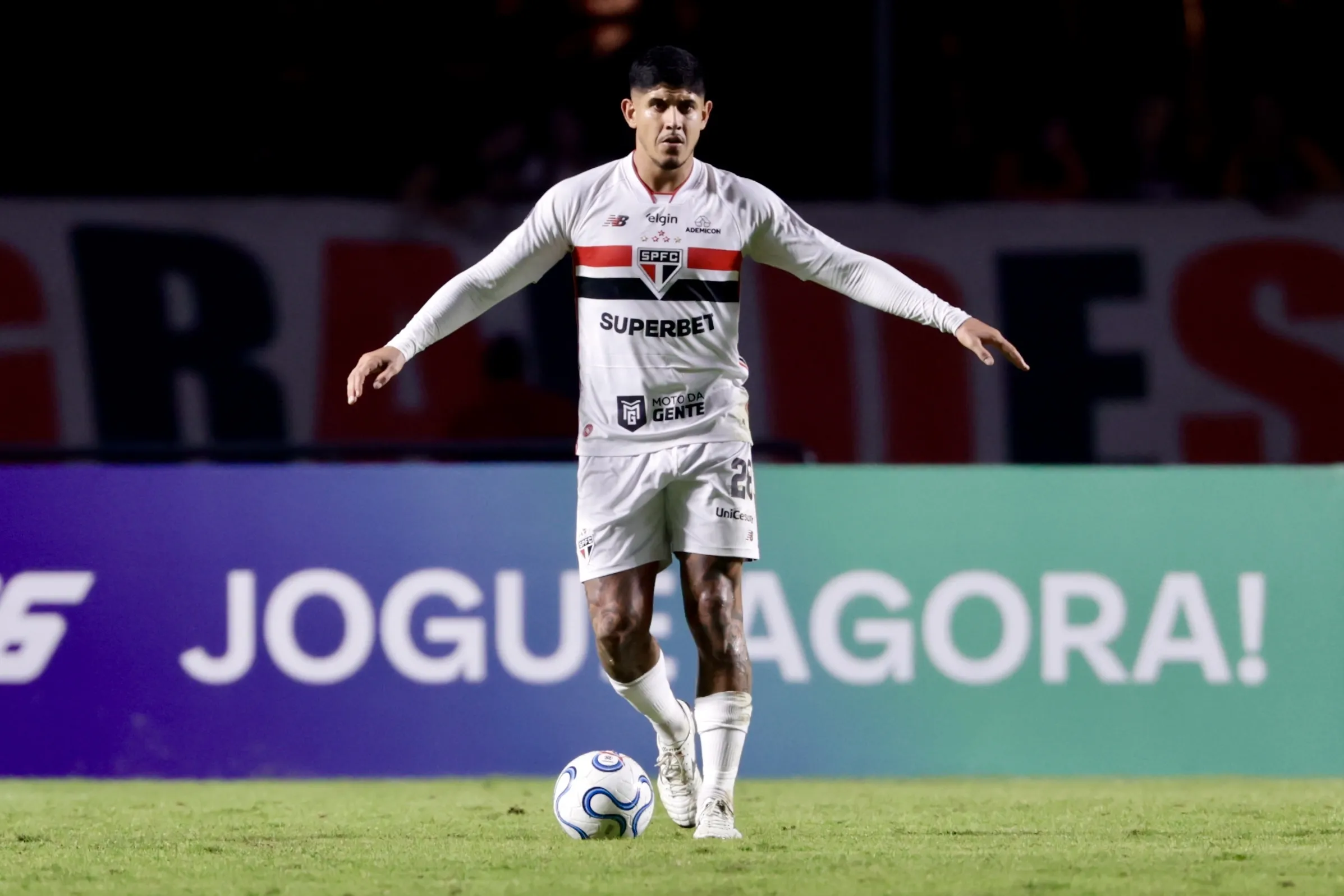 Alan Franco durante partida contra o Boston River no Morumbis pela Copa Sul-Americana 2026. Foto: Marcello Zambrana/AGIF.