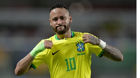 Neymar Jr., do Brasil, comemora após marcar o quinto gol de sua equipe durante a partida das Eliminatórias da Copa do Mundo da FIFA 2026 entre Brasil e Bolívia, no Estádio Mangueirao, em Belém, Brasil, em 8 de setembro de 2023. (Foto de Pedro Vilela/Getty Images)