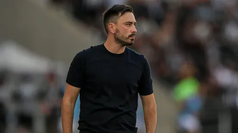 Davide Ancelotti tecnico do Botafogo durante partida contra o Fortaleza no estadio Engenhao pelo campeonato Brasileiro A 2025. Foto: Thiago Ribeiro/AGIF