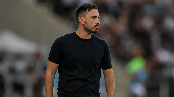 Davide Ancelotti tecnico do Botafogo durante partida contra o Fortaleza no estadio Engenhao pelo campeonato Brasileiro A 2025. Foto: Thiago Ribeiro/AGIF