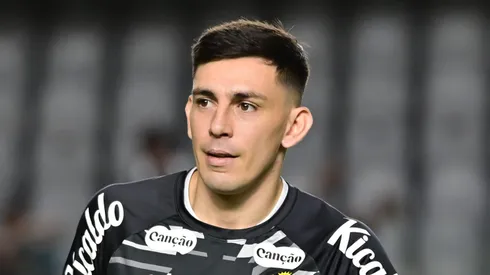 Escobar deve deixar o Santos no final da temporada.
