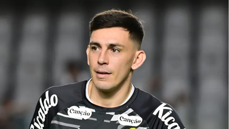 Escobar deve deixar o Santos no final da temporada.