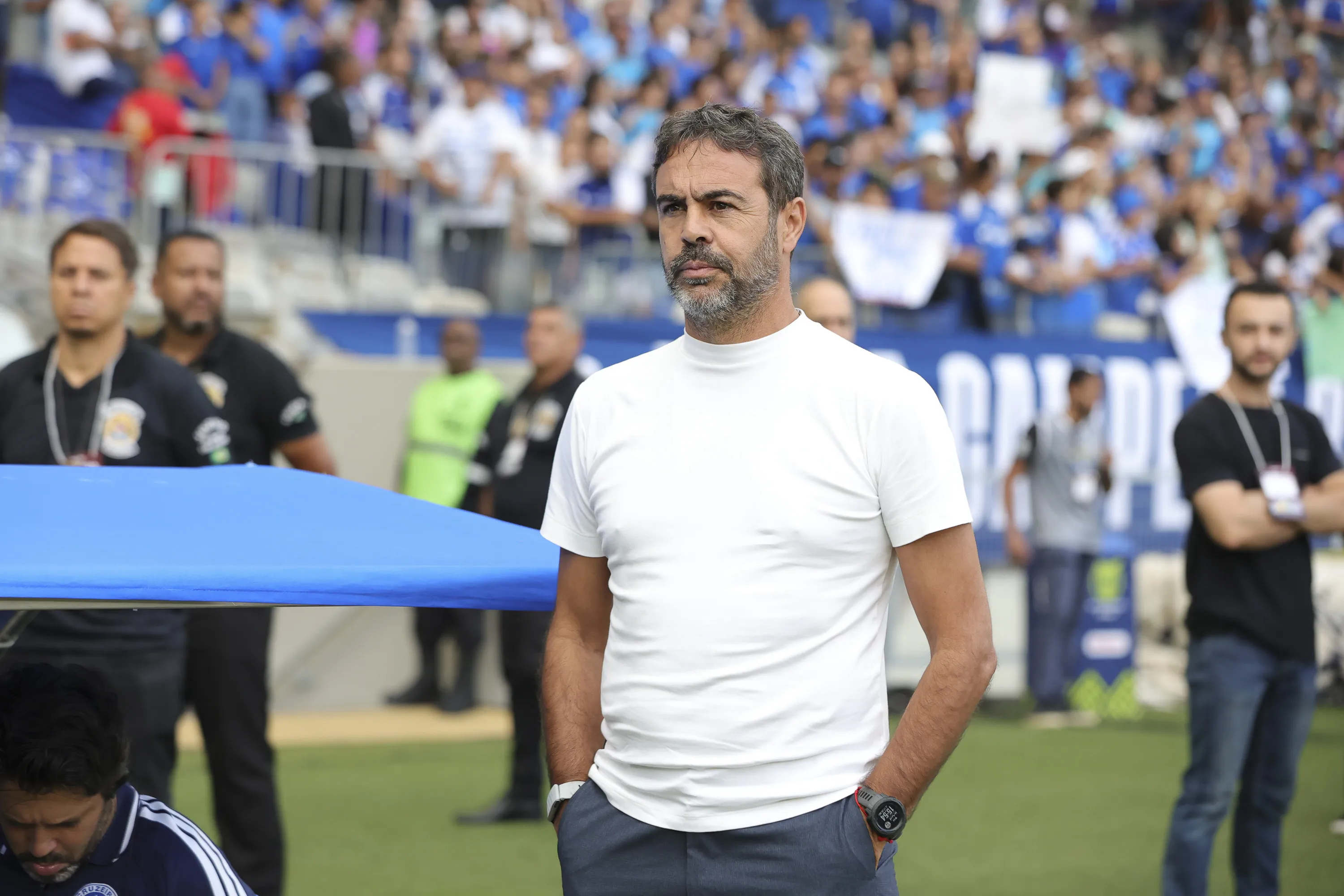 MG – BELO HORIZONTE – 24/05/2026 – BRASILEIRO A 2026, CRUZEIRO X CHAPECOENSE – Artur Jorge tecnico do Cruzeiro durante partida contra o Chapecoense no estadio Mineirao pelo campeonato Brasileiro A 2026. Foto: Gilson Lobo/AGIF