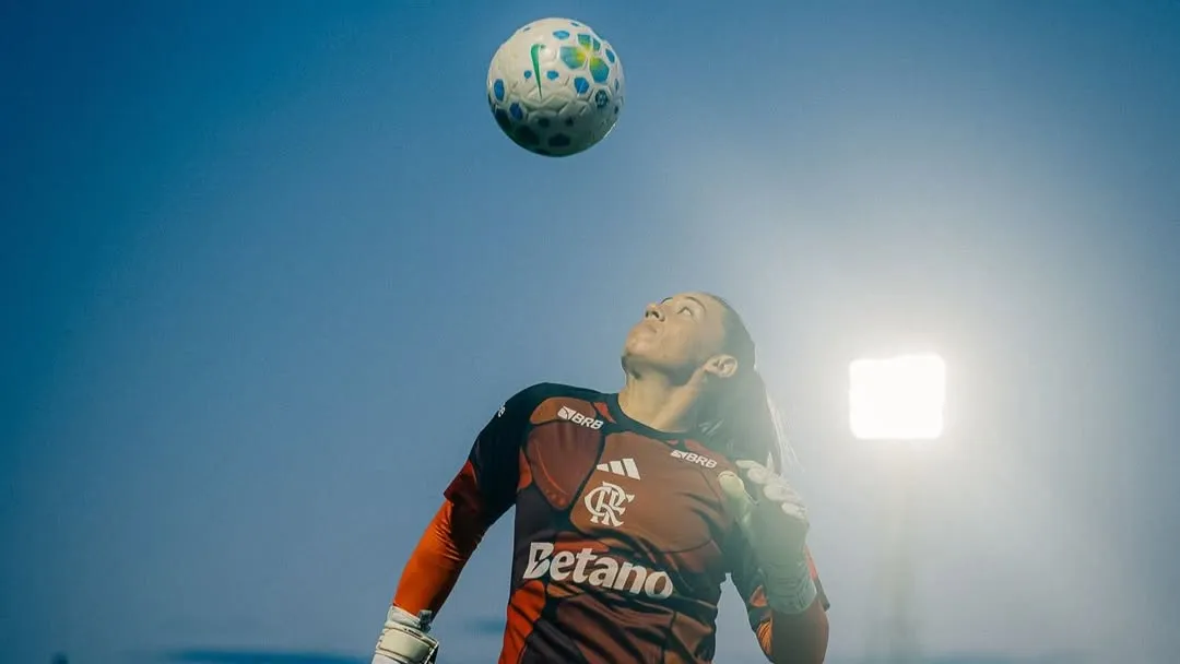 Vivi Hozel durante o aquecimento do Flamengo – Foto: Redes Sociais/Flamengo