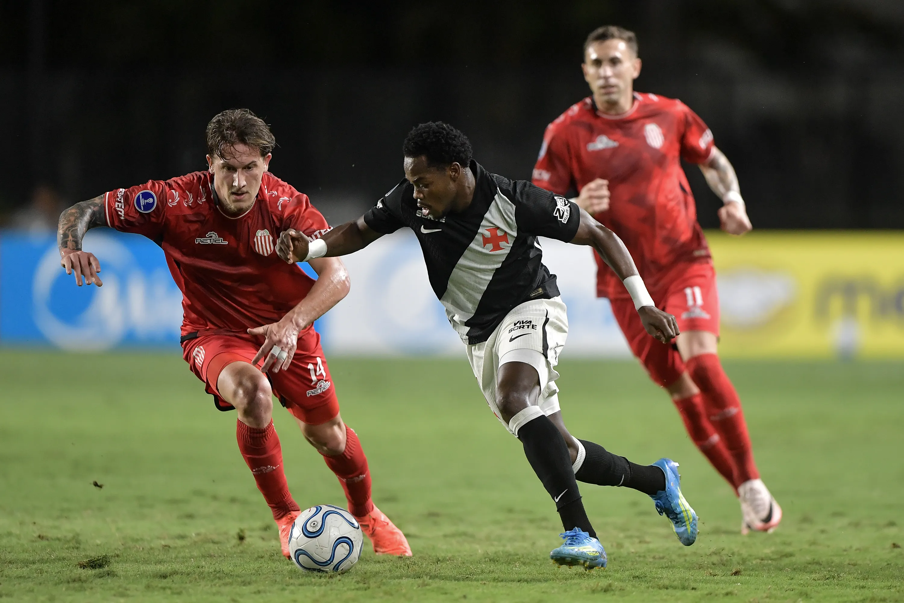 Andres Gomez jogador do Vasco durante partida contra o Barracas Central no estadio Sao Januario pelo campeonato Copa Sul-Americana 2026. Foto: Thiago Ribeiro/AGIF