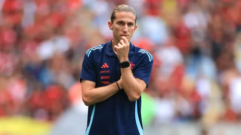Filipe Luis, head coach of Flamengo looks on during a Campeonato Carioca 2025 final match between Flamengo and Fluminense at Maracana Stadium on March 16, 2025 in Rio de Janeiro, Brazil.