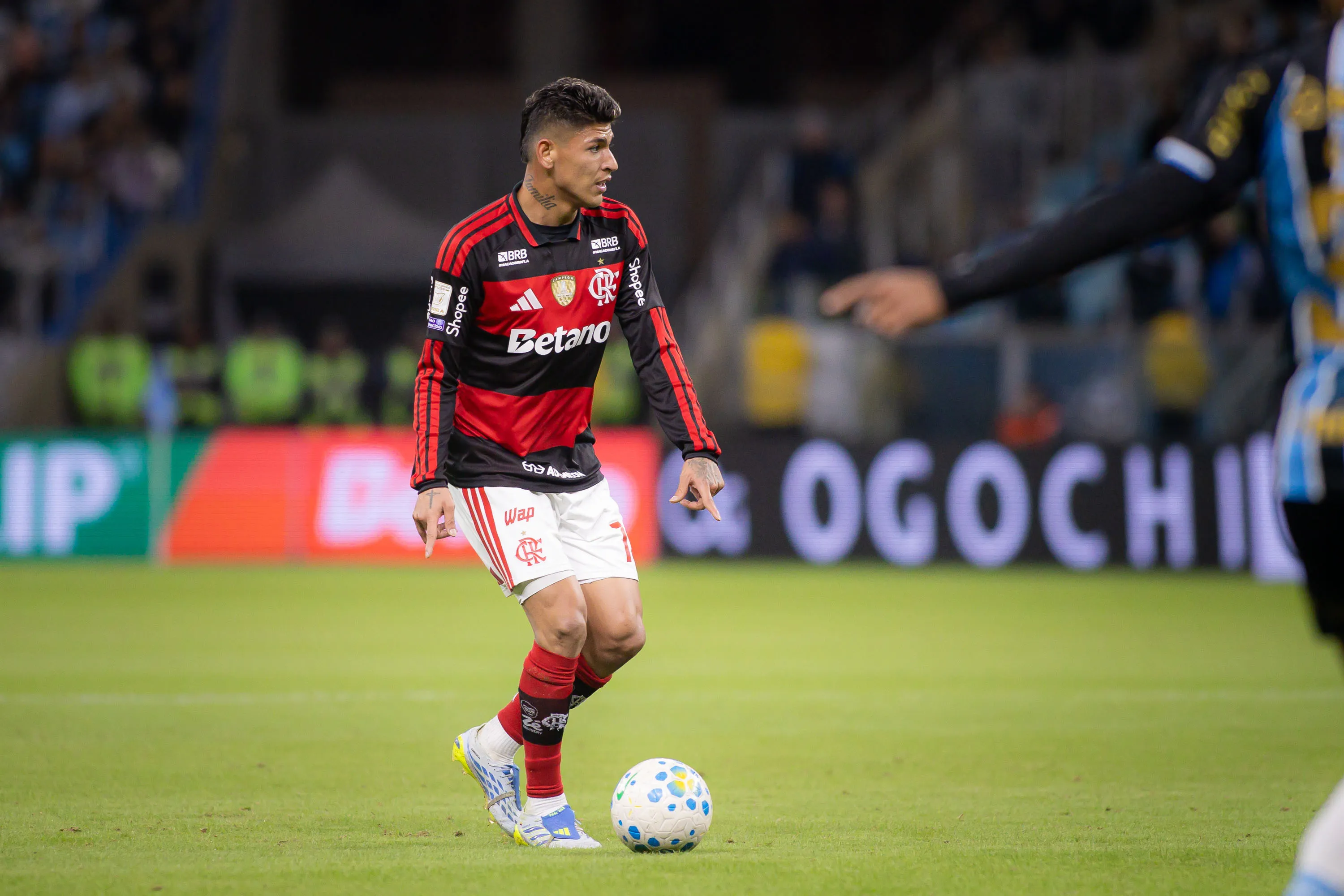 RS – PORTO ALEGRE – 10/05/2026 – BRASILEIRO A 2026, GREMIO X FLAMENGO – Jorge Carrascal jogador do Flamengo durante partida contra o Gremio no estadio Arena do Gremio pelo campeonato Brasileiro A 2026. Foto: Maxi Franzoi/AGIF