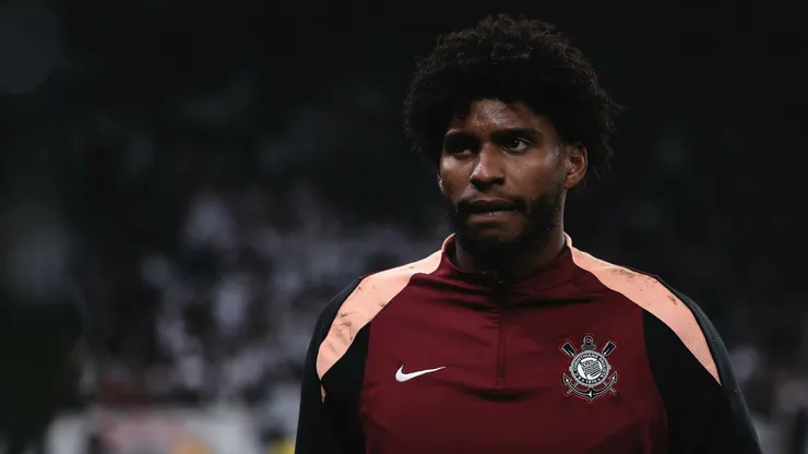 Hugo Souza jogador do Corinthians durante aquecimento antes da partida contra o Atlético-MG no estádio Arena Corinthians pelo campeonato Brasileiro A 2026. Foto: Ettore Chiereguini/AGIF