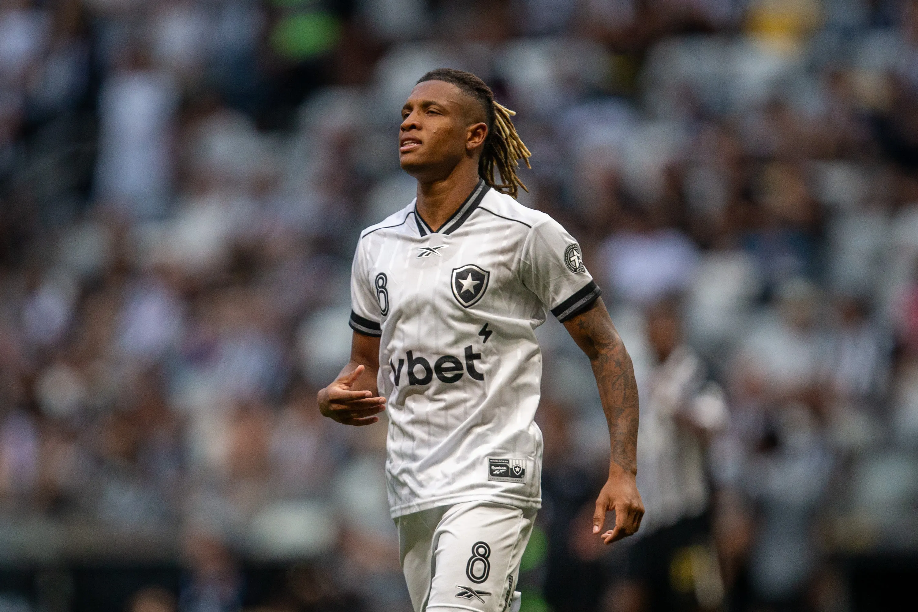 Danilo jogador do Botafogo durante partida contra o Atletico-MG no estadio Arena MRV pelo campeonato Brasileiro A 2026. Foto: Fernando Moreno/AGIF