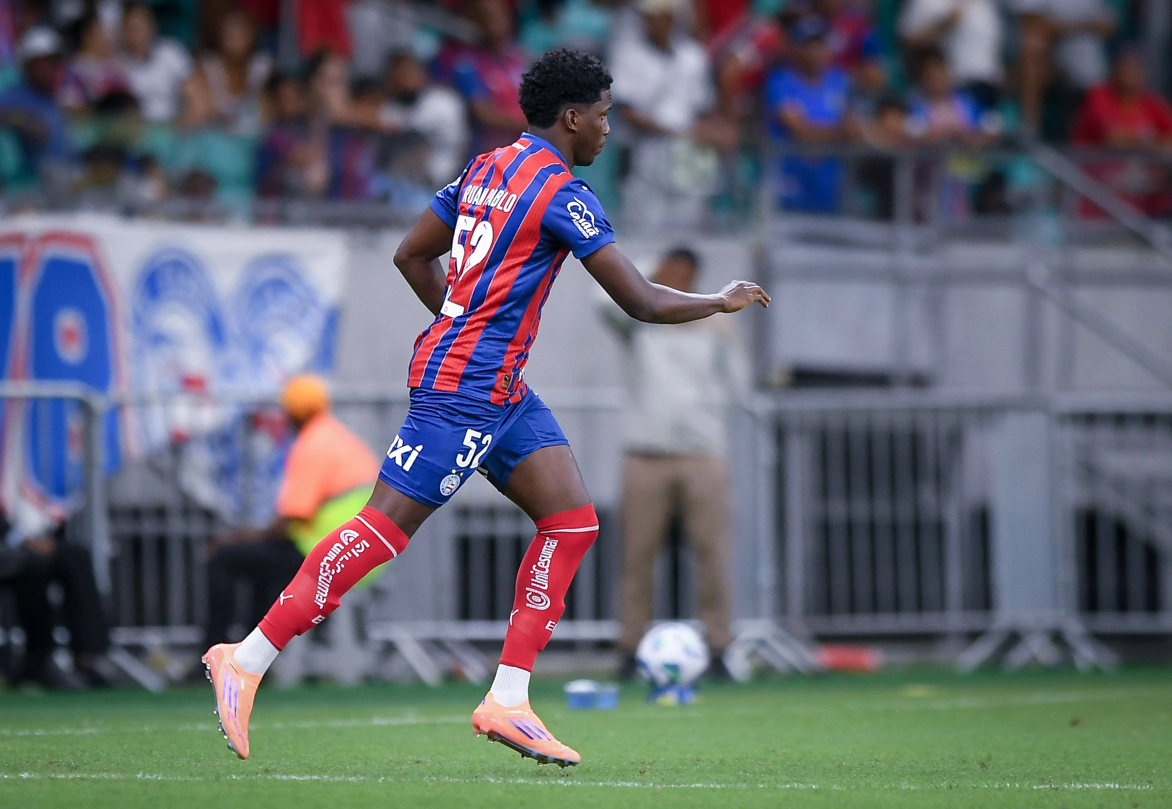 BA – SALVADOR – 03/12/2025 – BRASILEIRO A 2025, BAHIA X SPORT – Ruan Pablo jogador do Bahia durante partida contra o Sport no estadio Fonte Nova pelo campeonato Brasileiro A 2025. Foto: Jhony Pinho/AGIF
