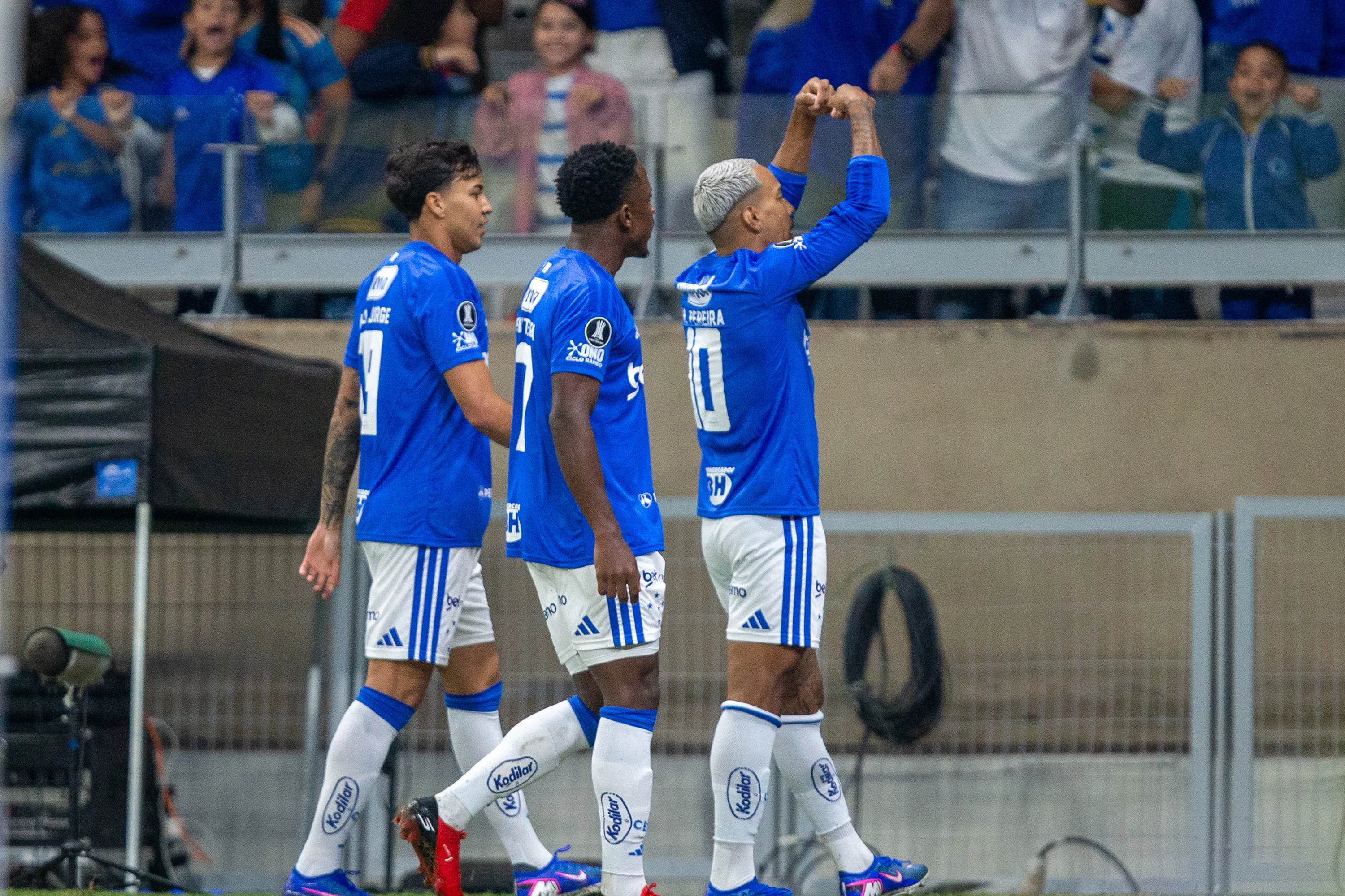 Matheus Pereira jogador do Cruzeiro comemora seu gol durante partida contra o Barcelona de Guayaquil no estadio Mineirao pelo campeonato Copa Libertadores 2026. Foto: Fernando Moreno/AGIF