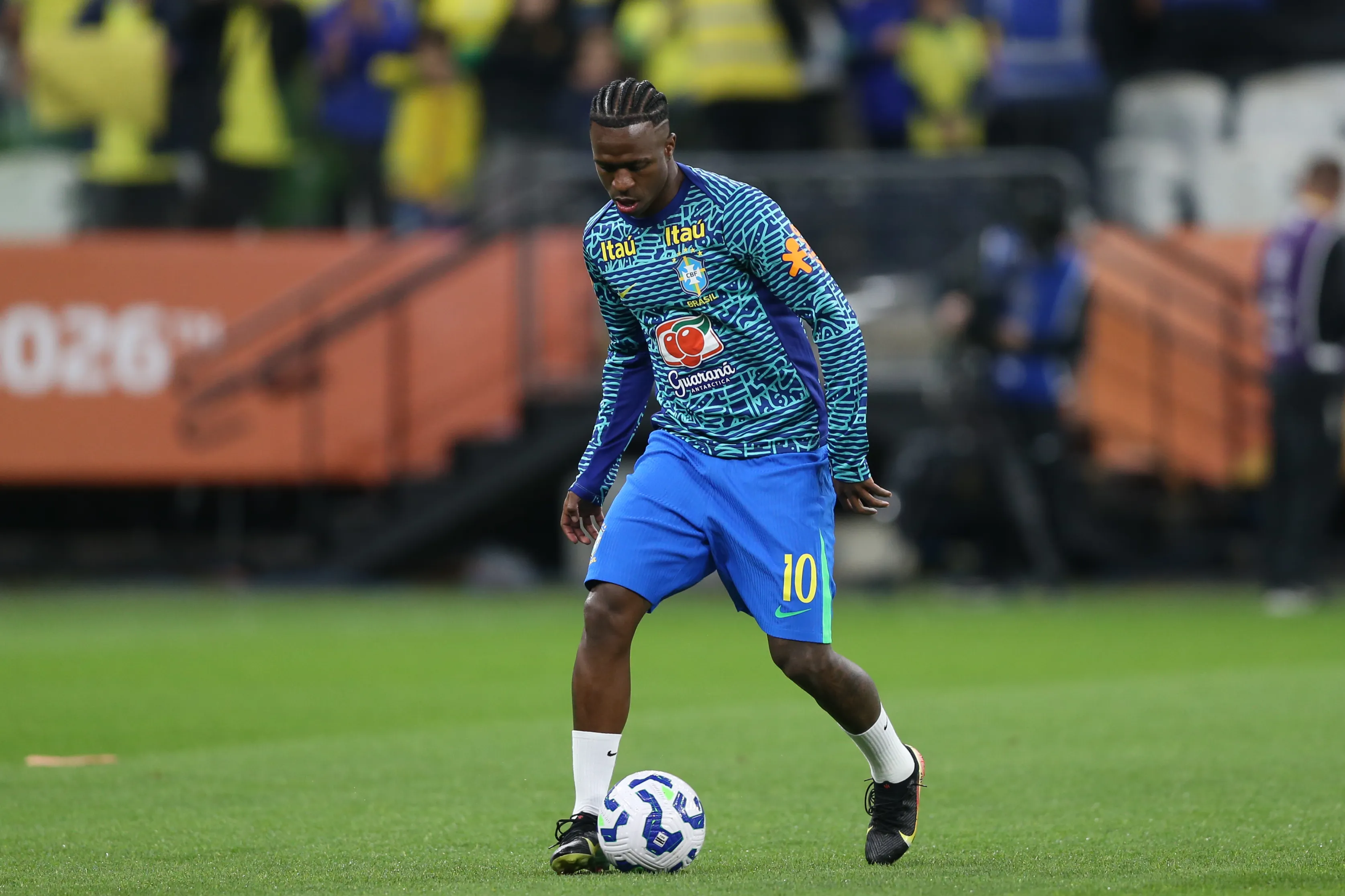 Vinicius Junior durante amistoso contra Paraguai. Foto: Marlon Costa/AGIF