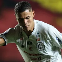 Athletico-PR monitora Alex Bruno, artilheiro do futebol brasileiro em 2026