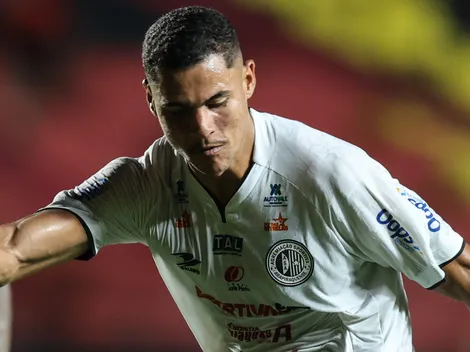 Athletico-PR monitora Alex Bruno, artilheiro do futebol brasileiro em 2026
