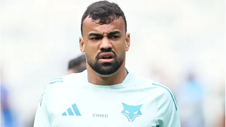 Fabrício Bruno durante confronto contra o Fluminense no Brasileirão de 2025.