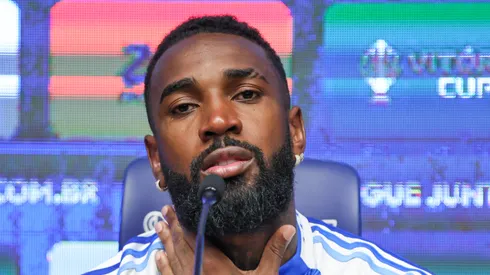 Gerson jogador do Cruzeiro CHORA ao falar da infancia pobre durante coletiva de imprensa para sua apresentacao realizada na Toca da Raposa II.
