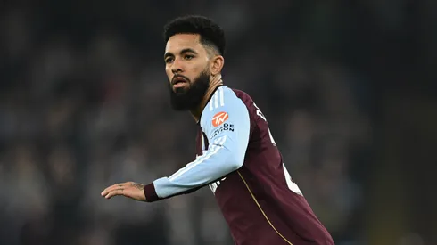 Douglas Luiz, do Aston Villa, durante o jogo de volta das oitavas de final da Liga Europa da UEFA 2025/26 entre Aston Villa FC e Lille OSC, no Villa Park, em 19 de março de 2026, em Birmingham, Inglaterra. (Foto de Gareth Copley/Getty Images)
