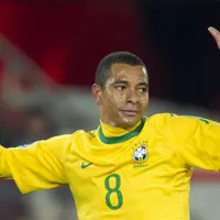 Neymar recebe apoio de Gilberto Silva antes da Copa