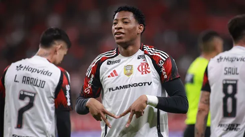 RS - PORTO ALEGRE - 17/08/2025 - BRASILEIRO A 2025, INTERNACIONAL X FLAMENGO - Gonzalo Plata jogador do Flamengo comemora seu gol durante partida contra o Internacional no estadio Beira-Rio pelo campeonato Brasileiro A 2025. Foto: Maxi Franzoi/AGIF