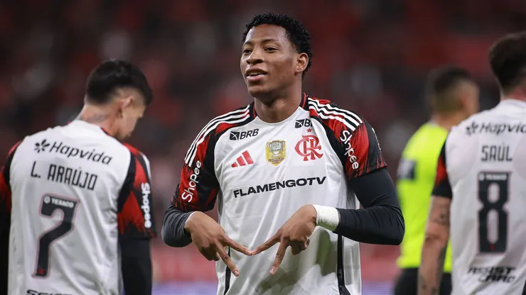 RS - PORTO ALEGRE - 17/08/2025 - BRASILEIRO A 2025, INTERNACIONAL X FLAMENGO - Gonzalo Plata jogador do Flamengo comemora seu gol durante partida contra o Internacional no estadio Beira-Rio pelo campeonato Brasileiro A 2025. Foto: Maxi Franzoi/AGIF