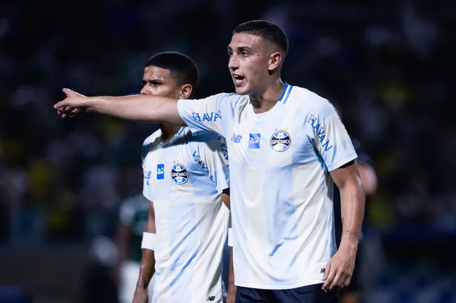 Monsalve, jogador do Grêmio, durante partida contra o Palmeiras – Foto: Ettore Chiereguini/AGIF
