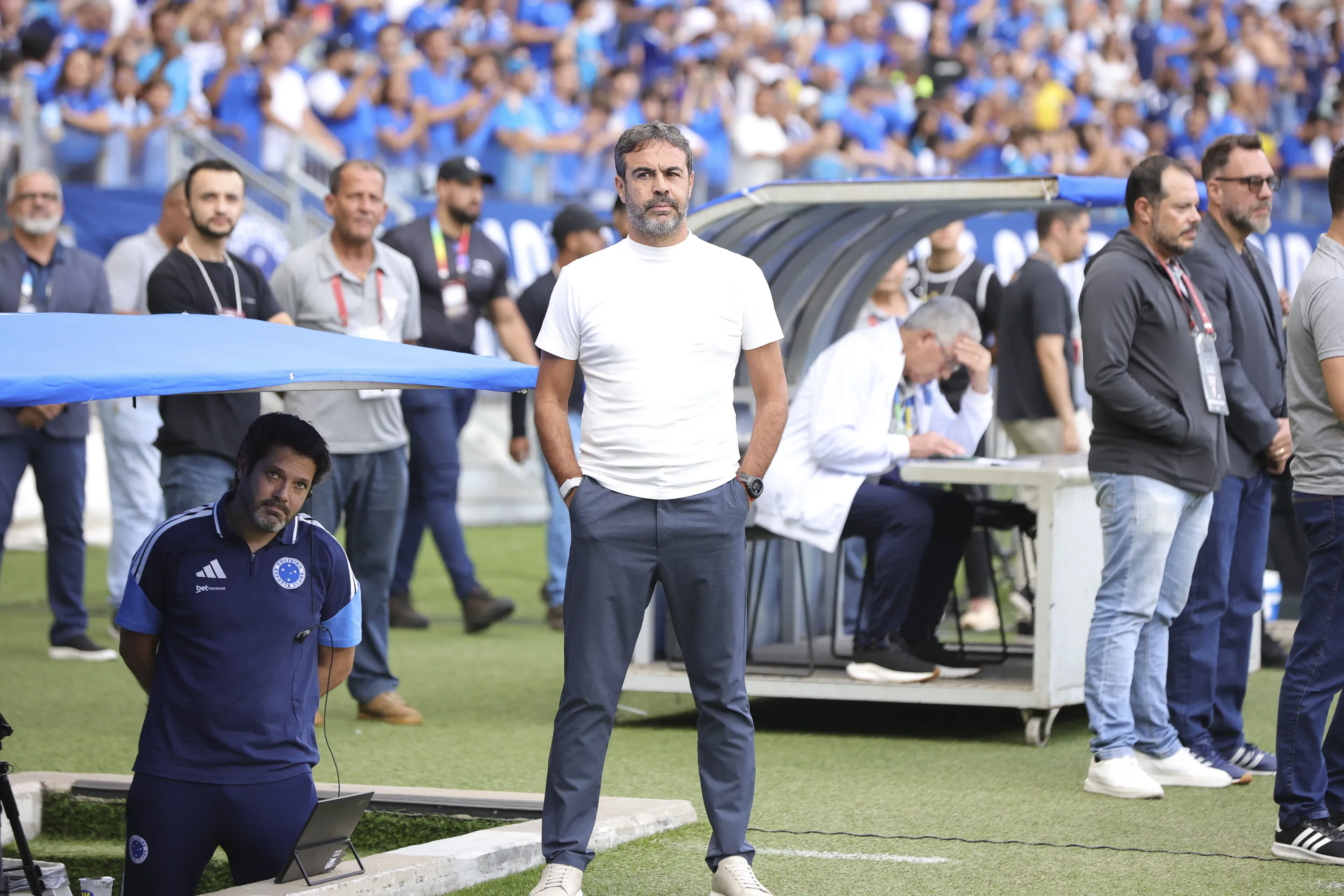 MG – BELO HORIZONTE – 24/05/2026 – BRASILEIRO A 2026, CRUZEIRO X CHAPECOENSE – Artur Jorge tecnico do Cruzeiro durante partida contra o Chapecoense no estadio Mineirao pelo campeonato Brasileiro A 2026. Foto: Gilson Lobo/AGIF