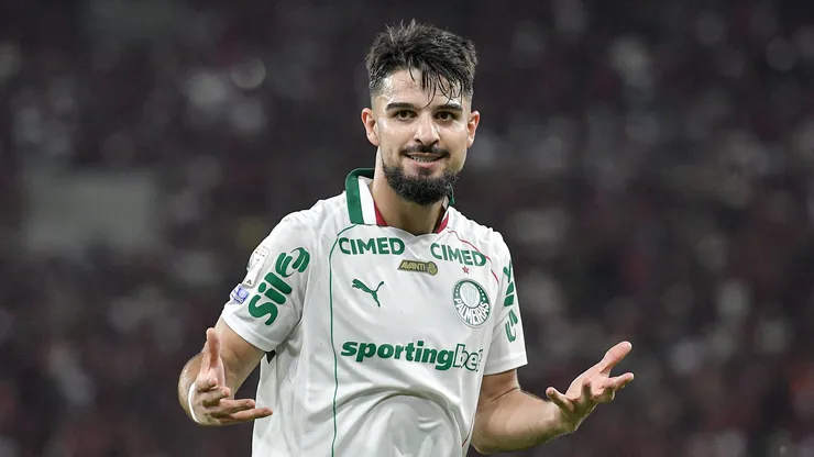Flaco Lopez jogador do Palmeiras durante partida contra o Flamengo no estadio Maracana pelo campeonato Brasileiro A 2026. Foto: Thiago Ribeiro/AGIF