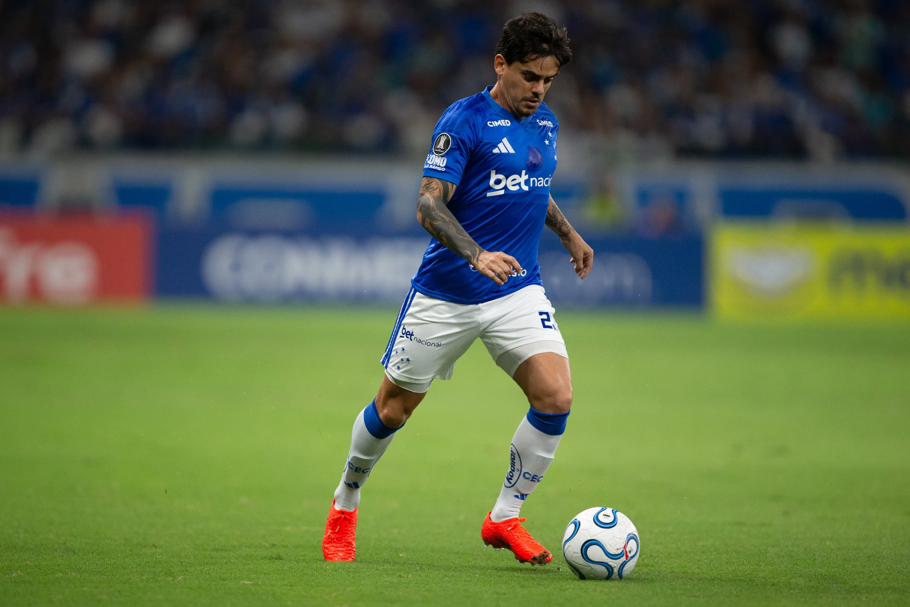 Fagner jogador do Cruzeiro durante partida contra o Barcelona de Guayaquil no estadio Mineirao pelo campeonato Copa Libertadores 2026. Foto: Fernando Moreno/AGIF