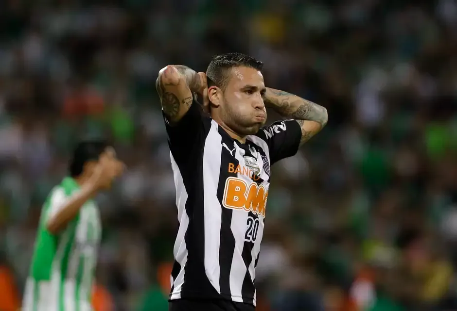 Otamendi em tempos de Atlético-MG.