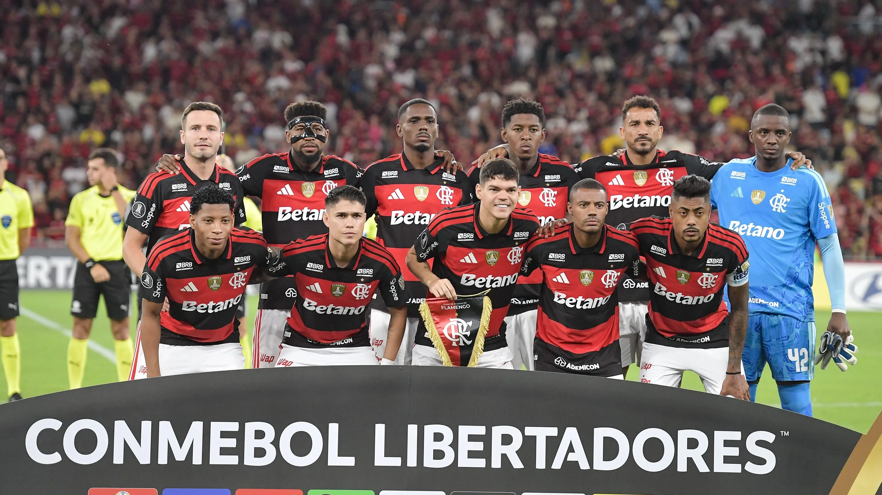 Jogadores do Flamengo posam para foto antes na partida contra [EQUIPE 2] no estadio Maracana pelo campeonato Copa Libertadores 2026. Foto: Thiago Ribeiro/AGIF