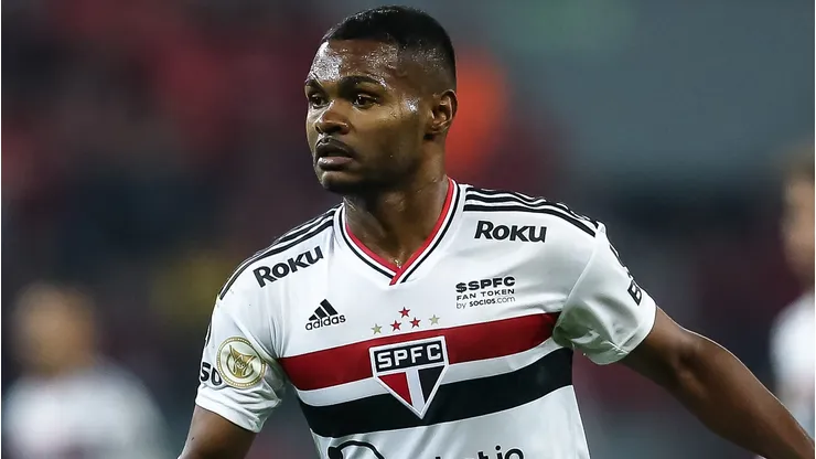 Nikão durante confronto contra o Internacional no Brasileirão de 2022.