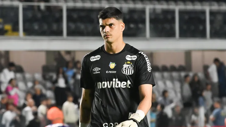 Gabriel Brazao jogador do Santos deixa o campo apos partida contra o San Lorenzo no estadio Vila Belmiro pelo campeonato Copa Sul-Americana 2026. Foto: Jota Erre/AGIF