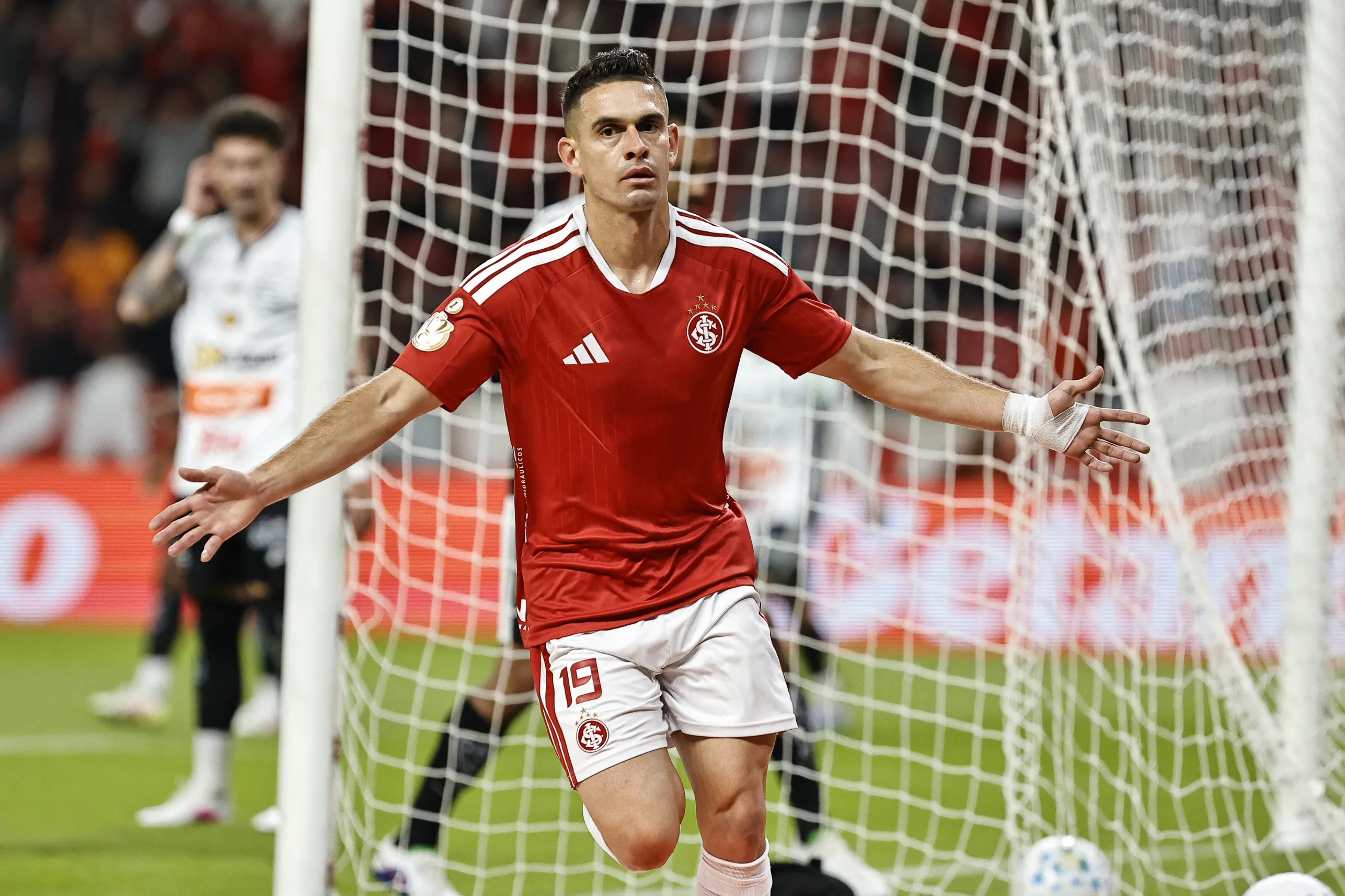 Rafael Borre jogador do Internacional comemora seu gol durante partida contra o Athletic Club no estadio Beira-Rio pelo campeonato Copa Do Brasil 2026. Foto: Roberto Vinicius/AGIF