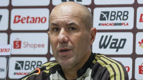 Leonardo Jardim tecnico do Flamengo durante partida contra o Athletico-PR no estadio Arena da Baixada pelo campeonato Brasileiro A 2026. Foto: Robson Mafra/AGIF