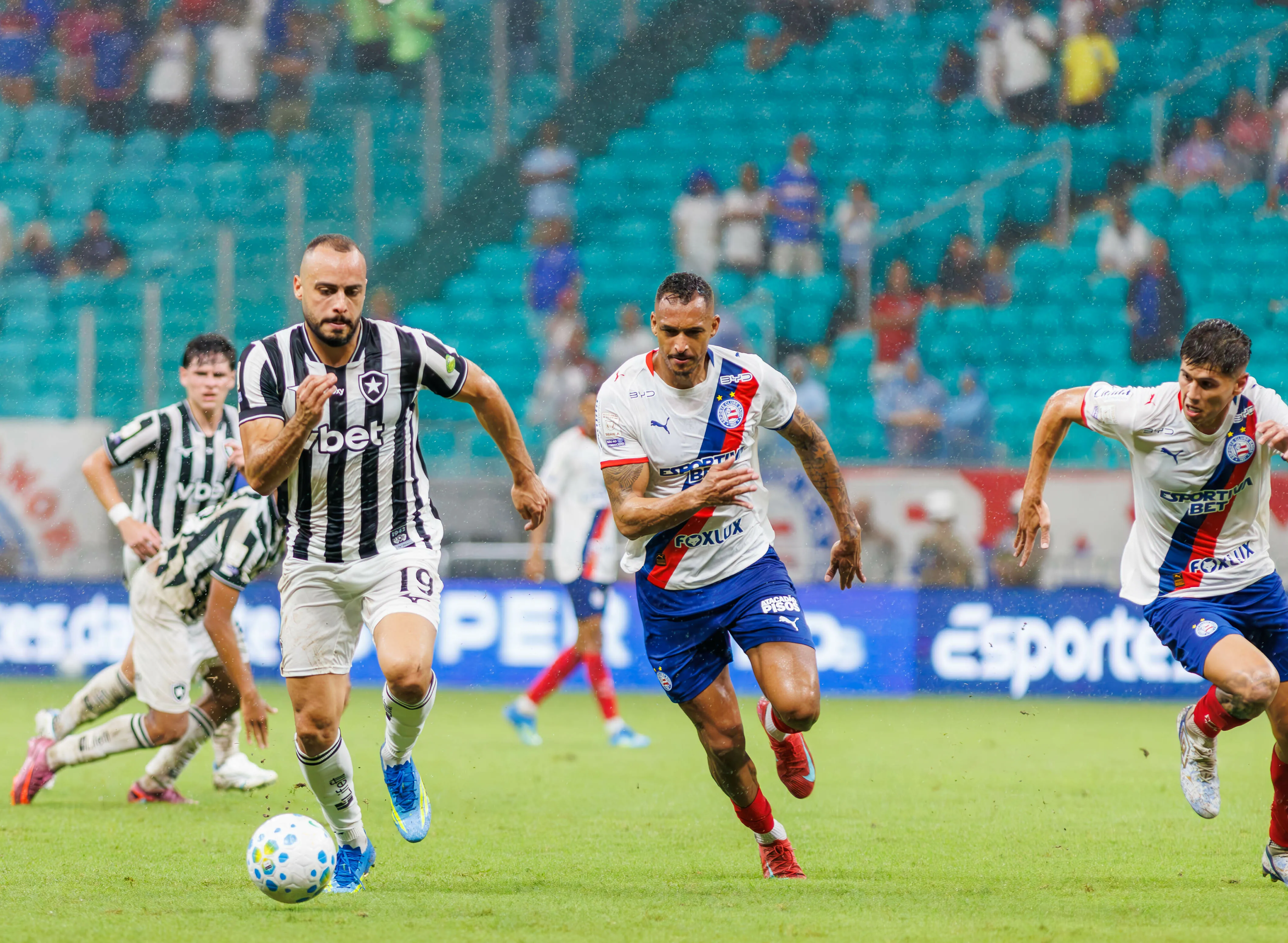 Arthur Cabral jogador do Botafogo durante partida contra o Bahia no estadio Fonte Nova pelo campeonato Brasileiro A 2026. Foto: Marcio Jose/AGIF