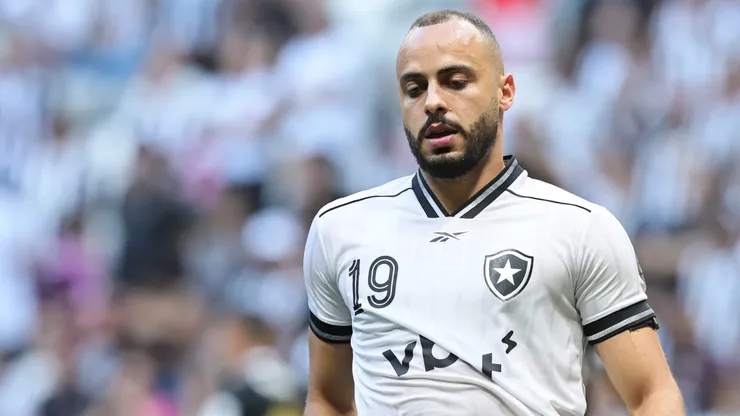 Arthur Cabral jogador do Botafogo lamenta durante partida contra o Atletico-MG no estadio Arena MRV pelo campeonato Brasileiro A 2026. Foto: Gilson Lobo/AGIF