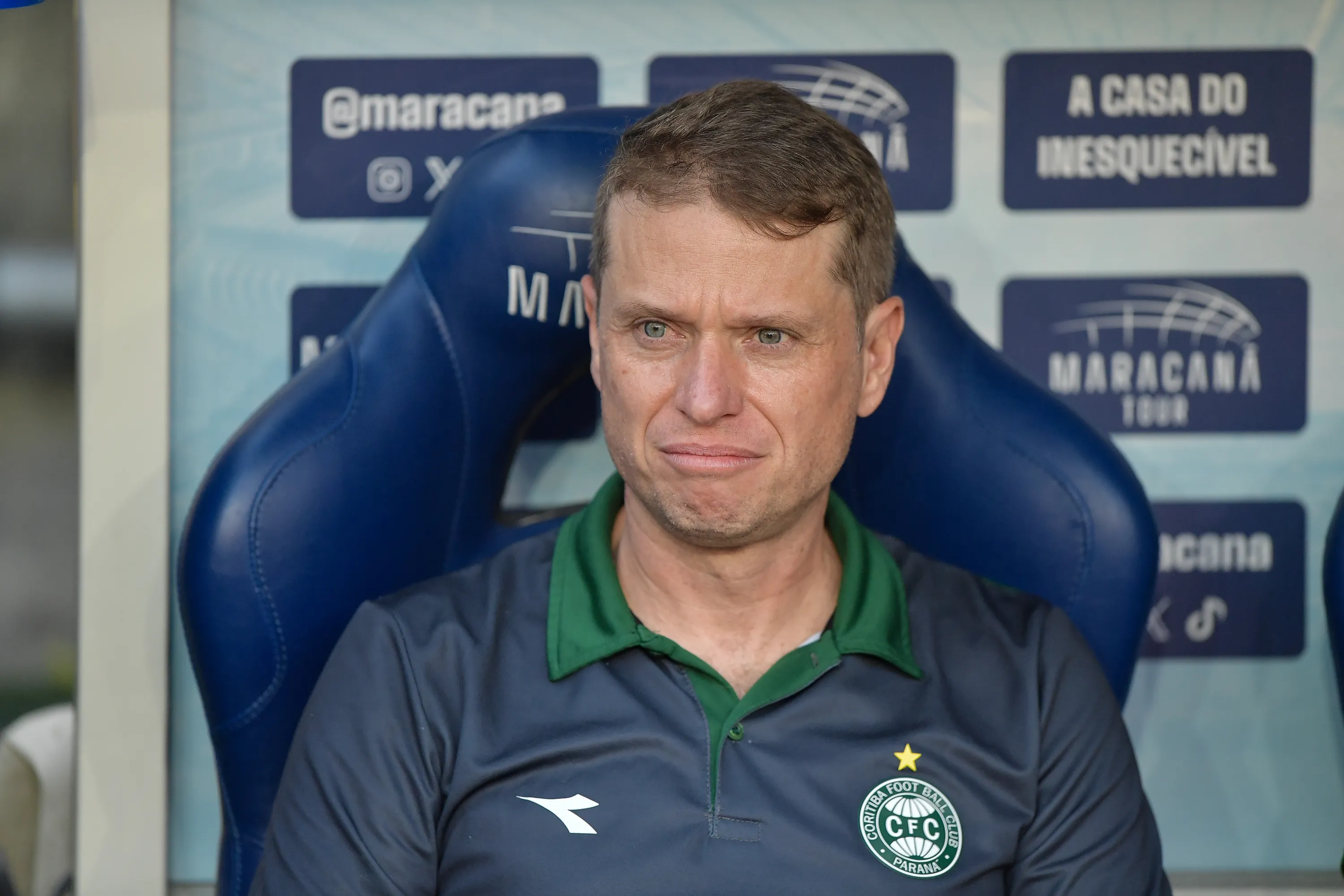 Fernando Seabra tecnico do Coritiba durante partida contra o Flamengo no estadio Maracana pelo campeonato Brasileiro A 2026. Foto: Thiago Ribeiro/AGIF