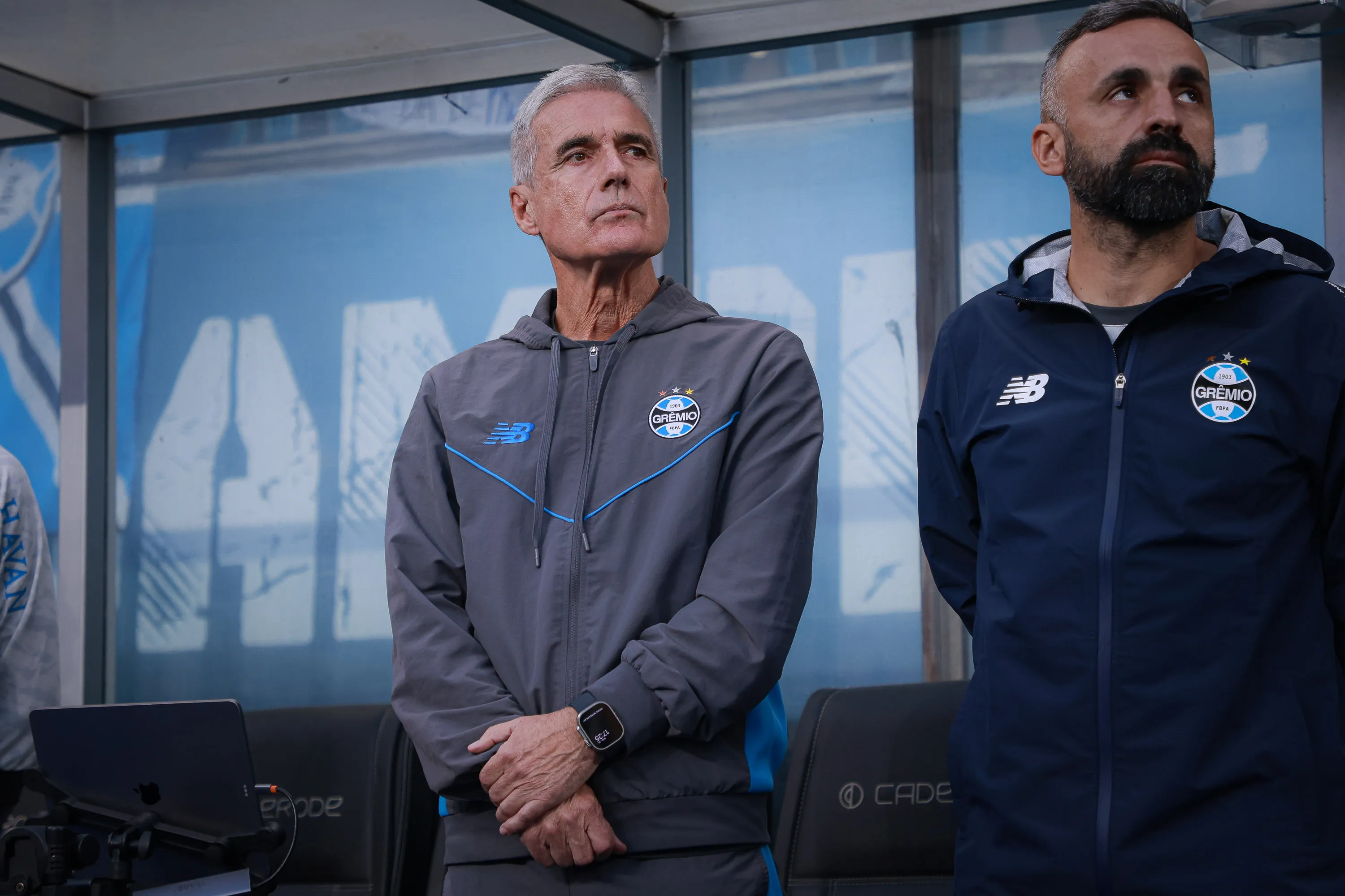 RS – PORTO ALEGRE – 30/05/2026 – BRASILEIRO A 2026, GREMIO X CORINTHIANS – Luis Castro tecnico do Gremio durante partida contra o Corinthians no estadio Arena do Gremio pelo campeonato Brasileiro A 2026. Foto: Maxi Franzoi/AGIF