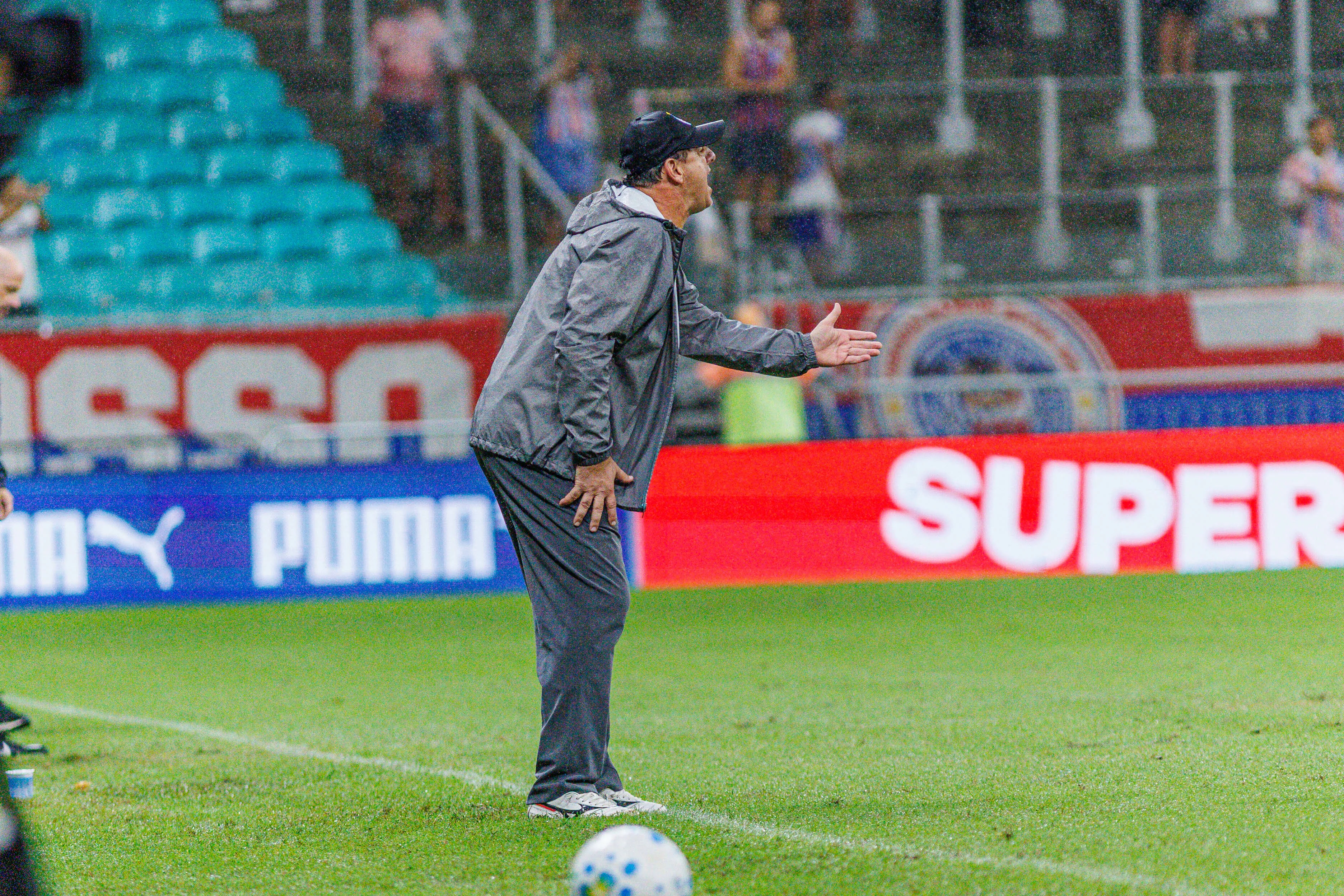 BA – SALVADOR – 30/05/2026 – BRASILEIRO A 2026, BAHIA X BOTAFOGO – Rogerio Ceni tecnico do Bahia durante partida contra o Botafogo no estadio Fonte Nova pelo campeonato Brasileiro A 2026. Foto: Marcio Jose/AGIF