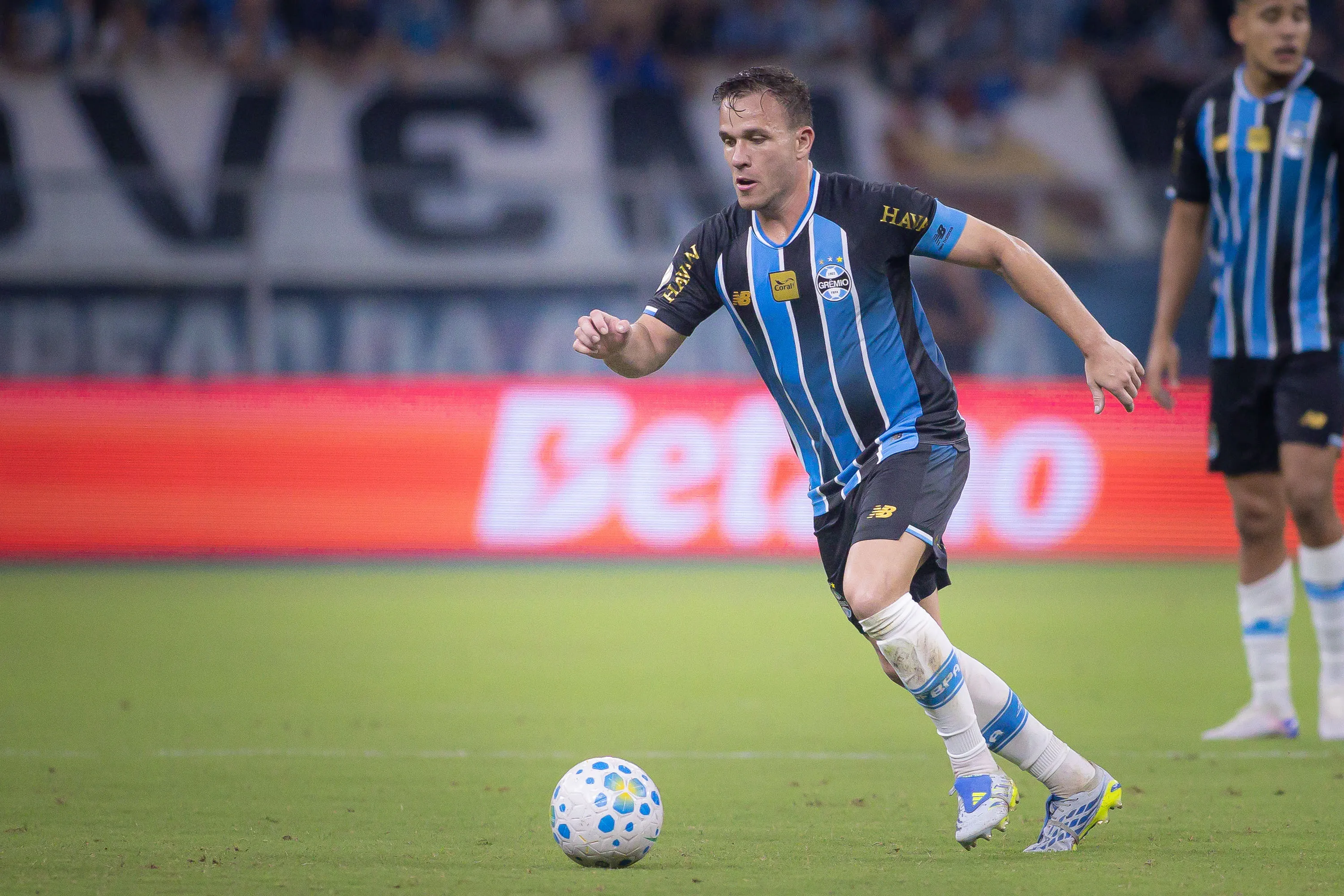 RS – PORTO ALEGRE – 21/04/2026 – COPA DO BRASIL 2026, GREMIO X CONFIANCA – Arthur jogador do Gremio durante partida contra o Confianca no estadio Arena do Gremio pelo campeonato Copa Do Brasil 2026. Foto: Maxi Franzoi/AGIF