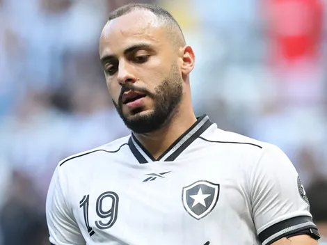 "Uma vergonha", diz Arthur Cabral sobre gramado da Fonte Nova