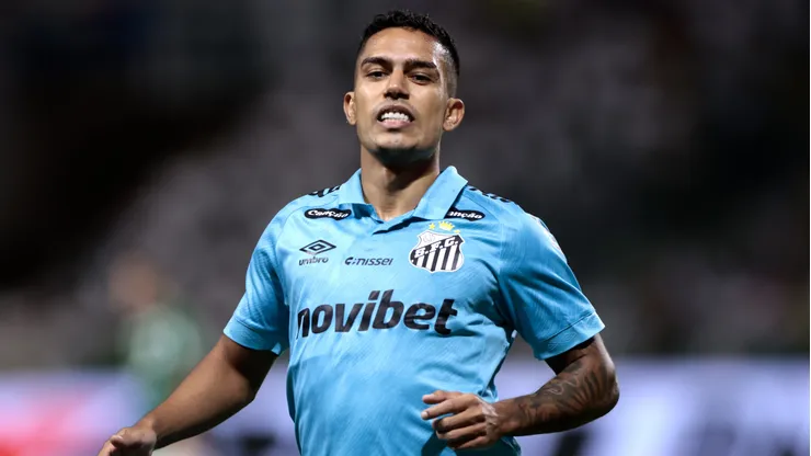 Igor Vinicius jogador do Santos durante partida contra o Palmeiras no estadio Arena Allianz Parque pelo campeonato Brasileiro A 2026. Foto: Marcello Zambrana/AGIF